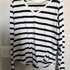 Sonoma Black and White Tee  XL